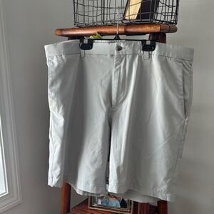Callaway Men's Light Gray Flat Front Golf Shorts